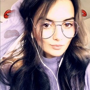 Meet your Posher, Carynne